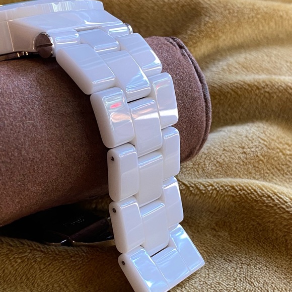 Michael Kors White Ceramic Watch - Picture 6 of 9